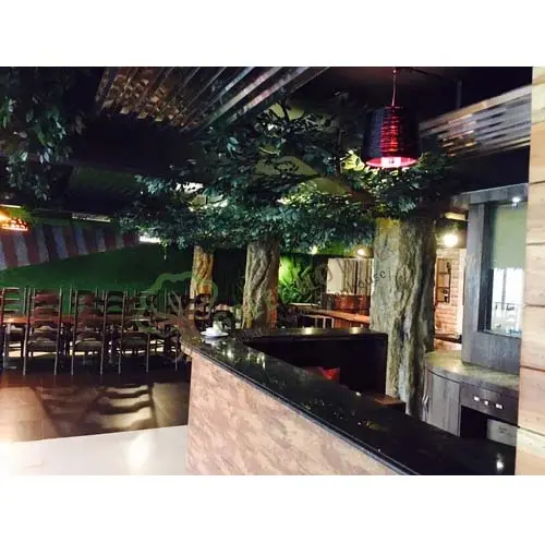 Restaurant-Artificial-Tree