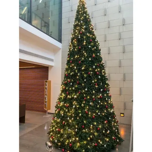 Artificial-christmas-tree