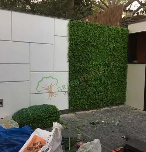 Greenwall-Artificial-1